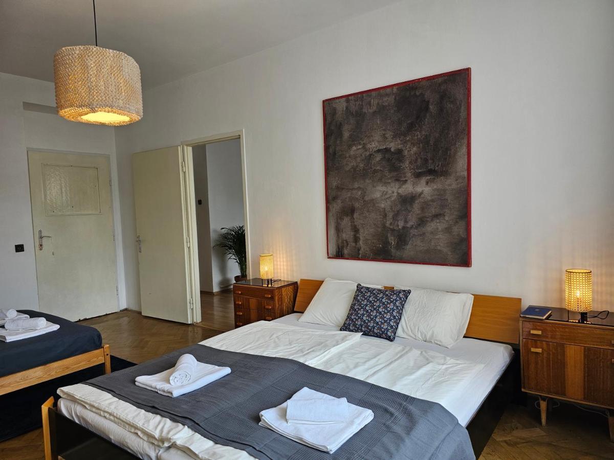 Stone Square Apartment Братислава Екстериор снимка