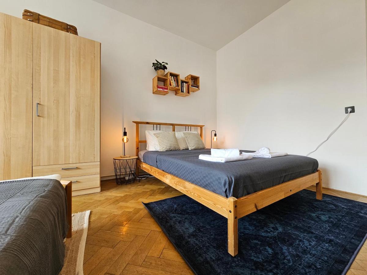 Stone Square Apartment Братислава Екстериор снимка