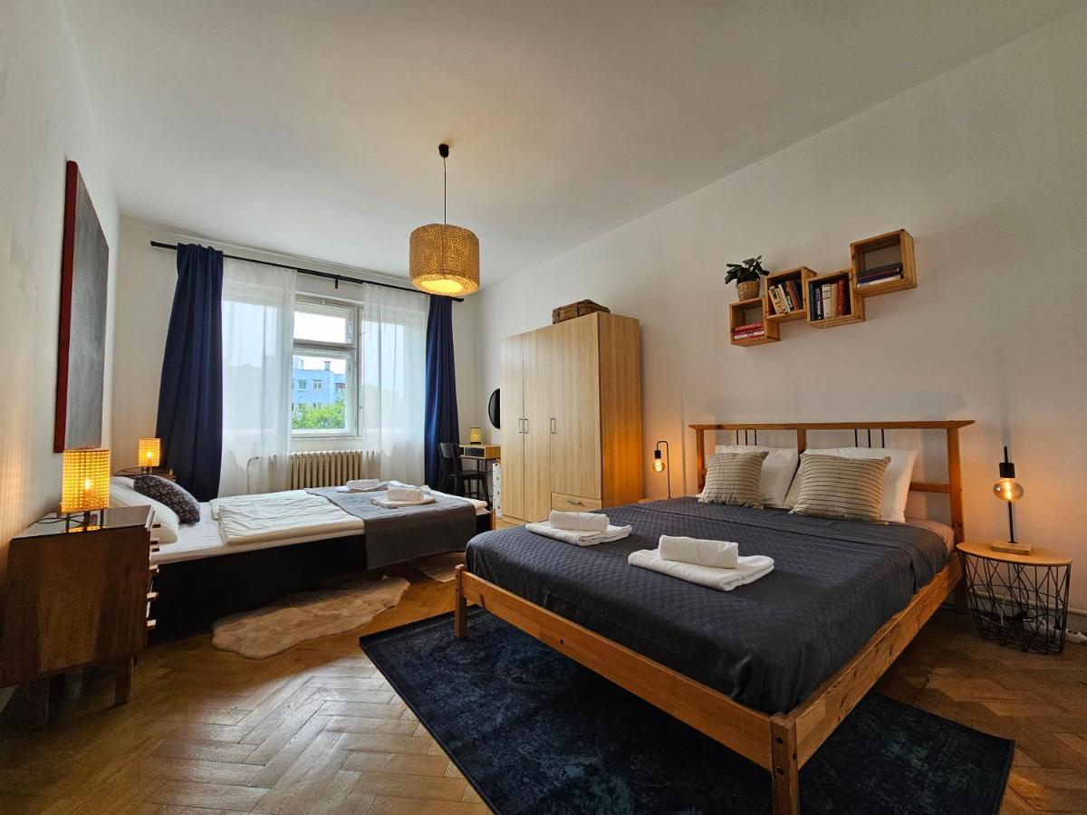 Stone Square Apartment Братислава Екстериор снимка