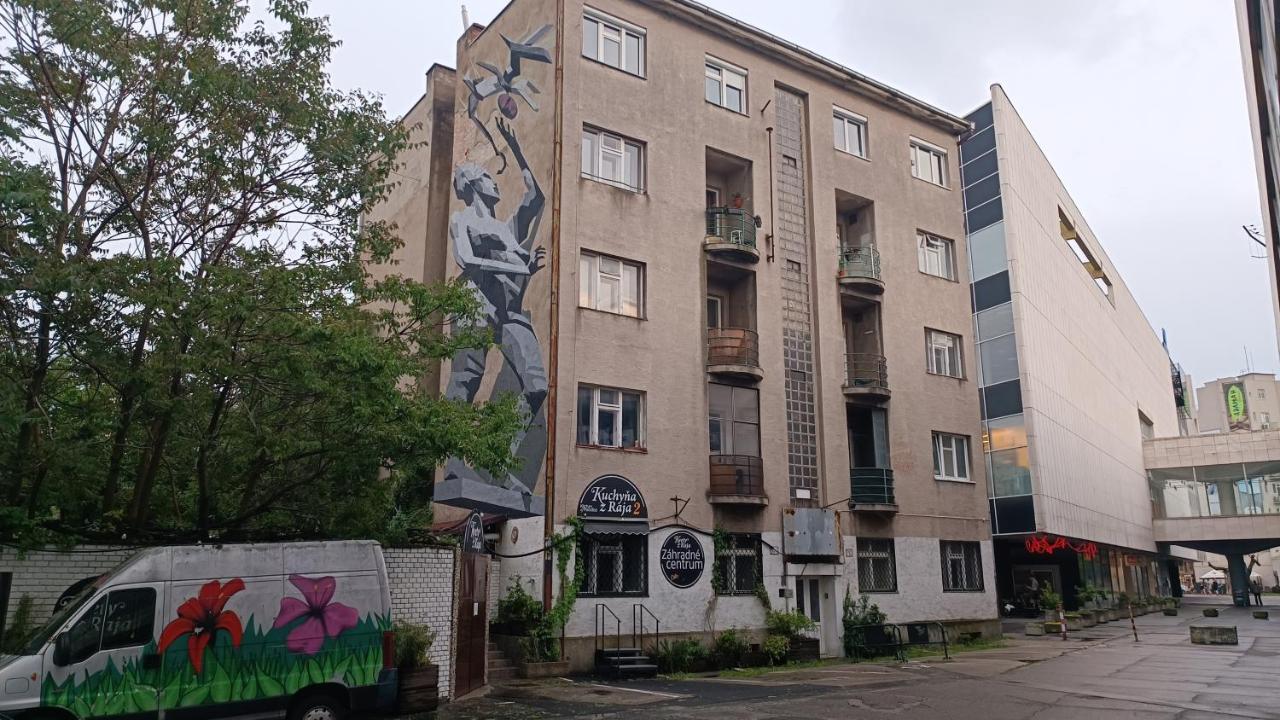 Stone Square Apartment Братислава Екстериор снимка