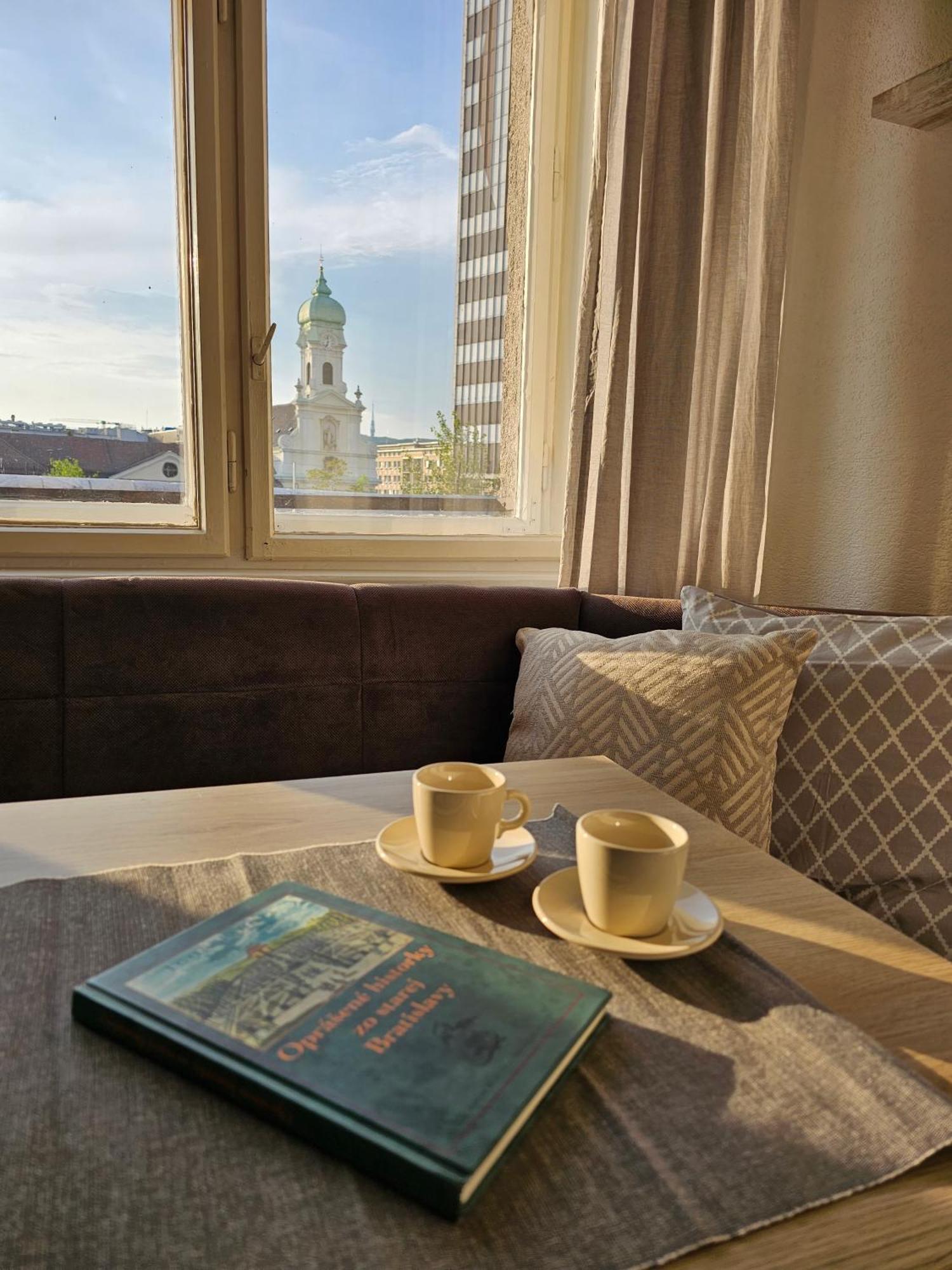 Stone Square Apartment Братислава Екстериор снимка