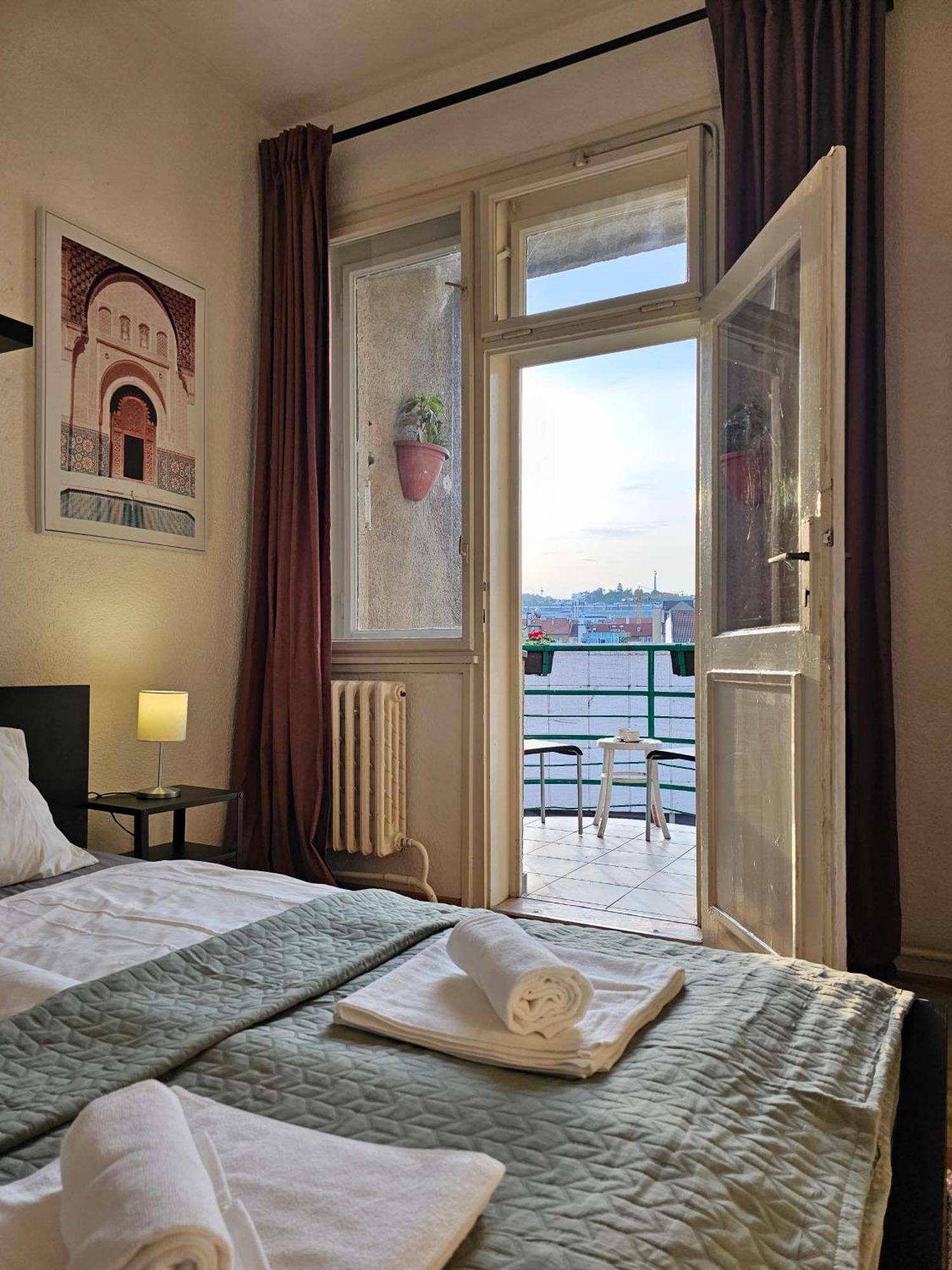 Stone Square Apartment Братислава Екстериор снимка